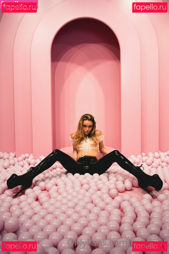 GiuliaHmb / Marie.99 / giulia.hmb Onlyfans Photo Gallery 