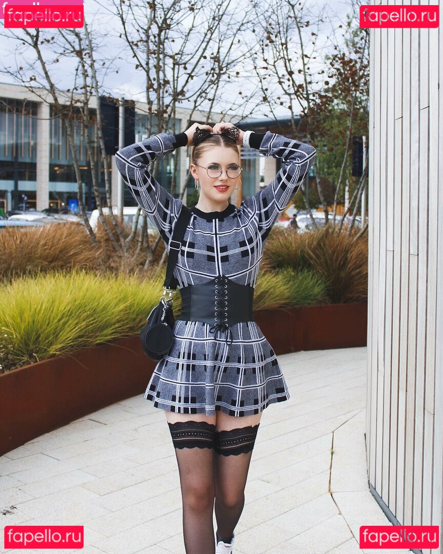 emilyh22 / emilyspremium / exm_hxb / itsemilyh22 Onlyfans Photo Gallery 