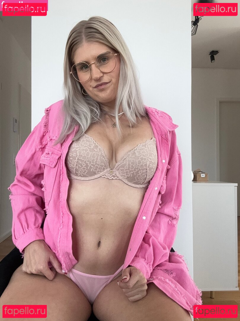 Blondieemiliaa / Deineemilia / deinkleineemilia Onlyfans Photo Gallery 