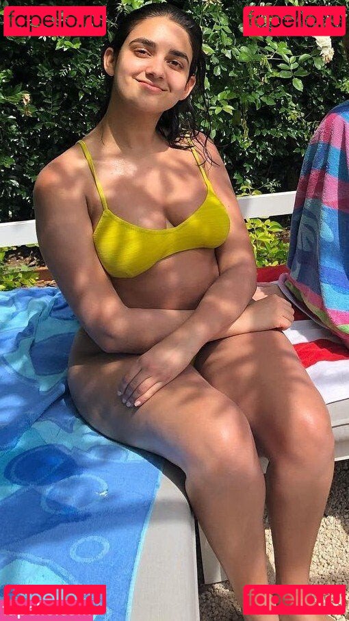 Geraldine Viswanathan / Indian / yoyogeraldine Onlyfans Photo Gallery 