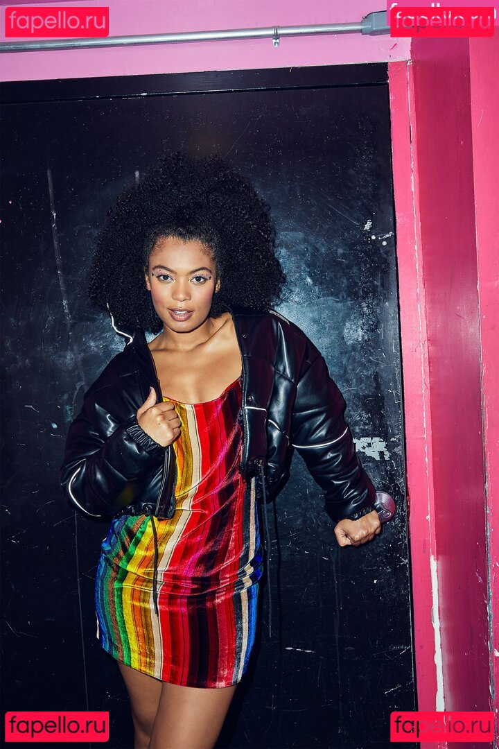 Jaz Sinclair / jaz_sinclair Onlyfans Photo Gallery 