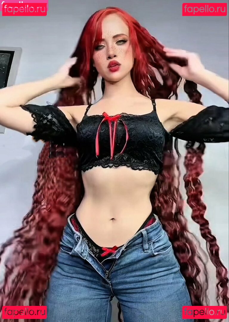 Bella Dueñas Onlyfans Photo Gallery 