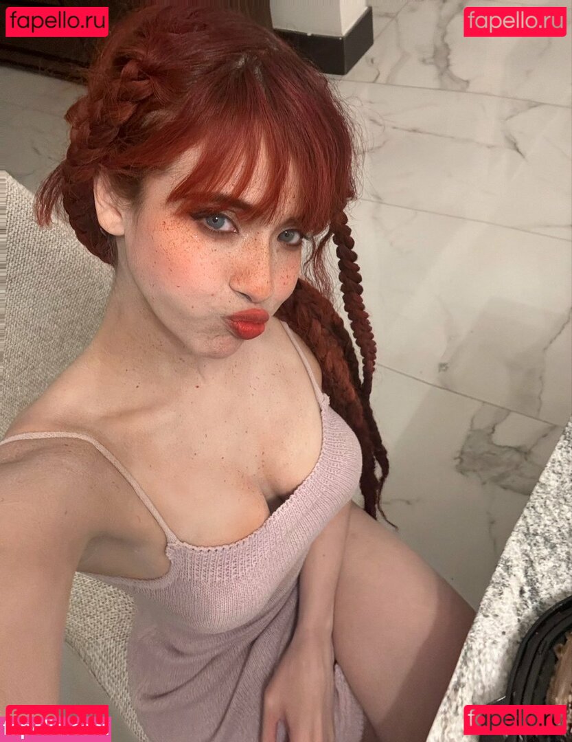 Bella Dueñas Onlyfans Photo Gallery 