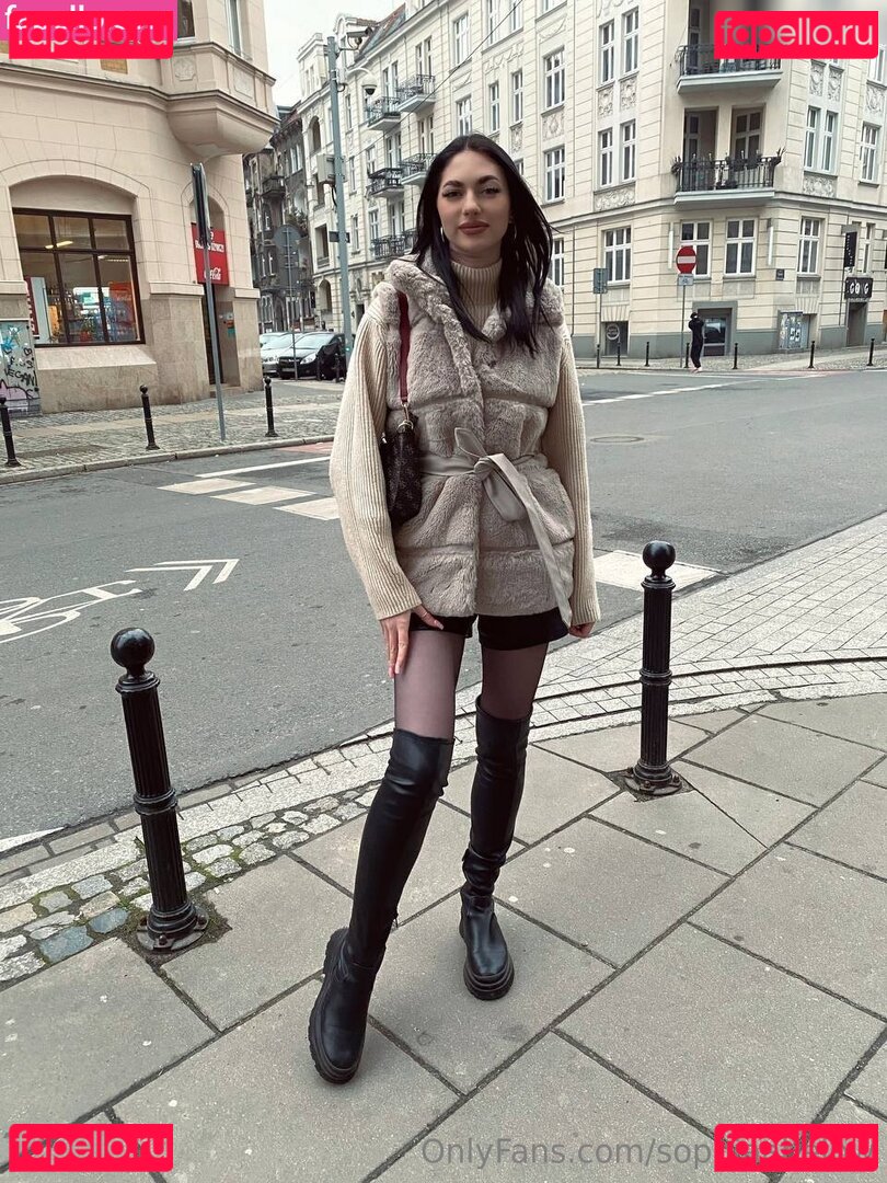 sophiaabelow / sophie.abelow Onlyfans Photo Gallery 