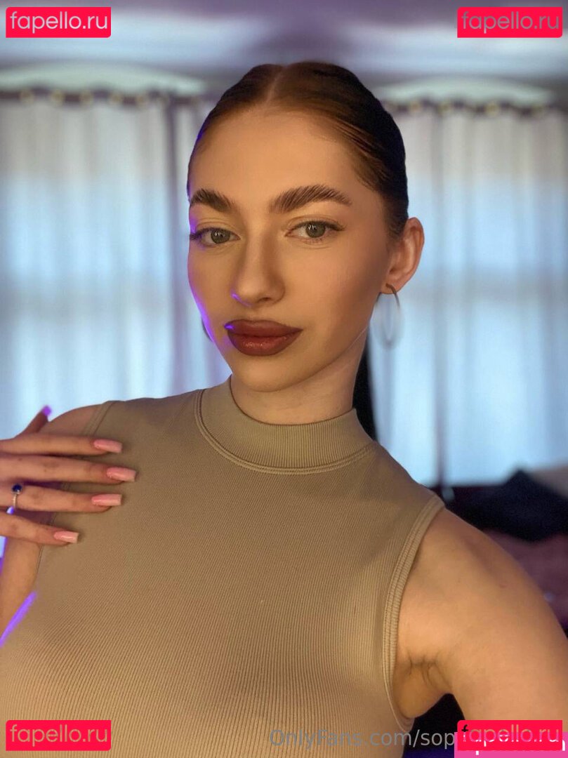 sophiaabelow / sophie.abelow Onlyfans Photo Gallery 