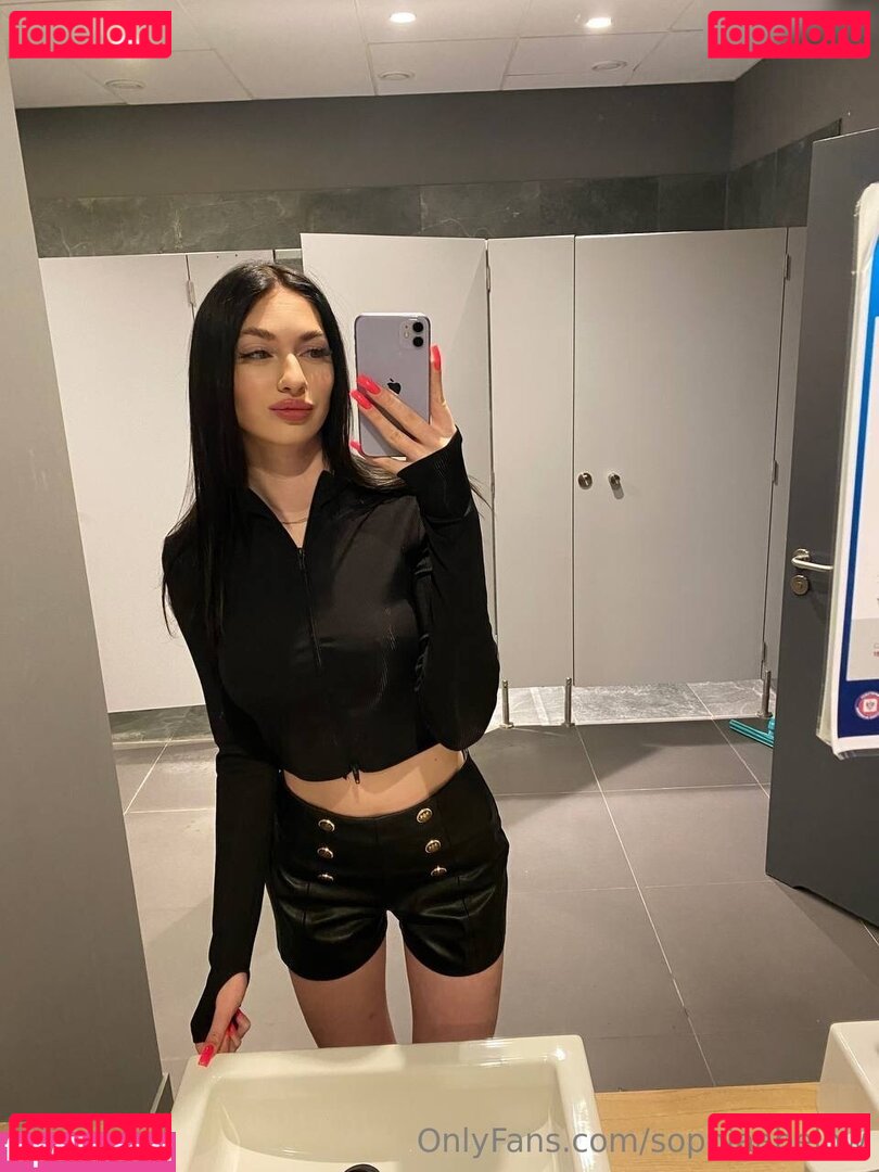 sophiaabelow / sophie.abelow Onlyfans Photo Gallery 