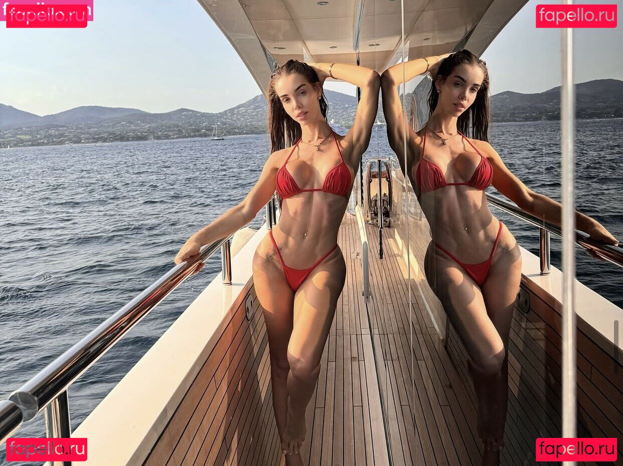 Nicole Blaszak / Niikeb / nikkibi Onlyfans Photo Gallery 