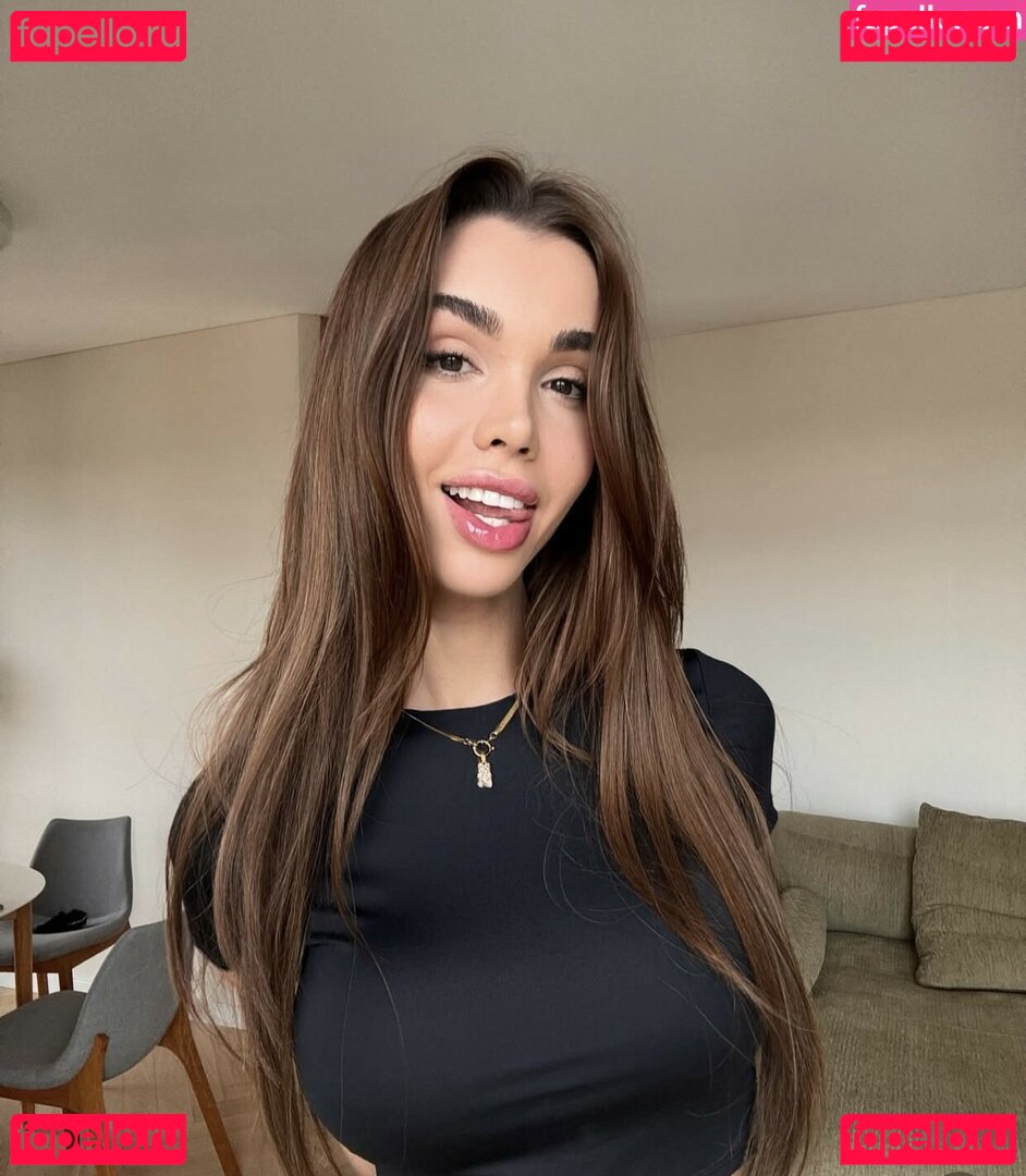 Nicole Blaszak / Niikeb / nikkibi Onlyfans Photo Gallery 