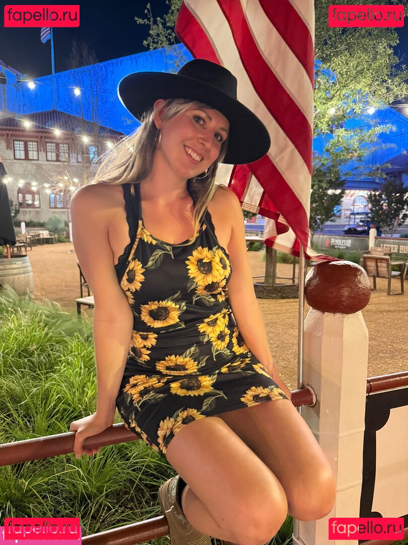 Grlnxtdoor111 / girlnxtdoor111 Onlyfans Photo Gallery 