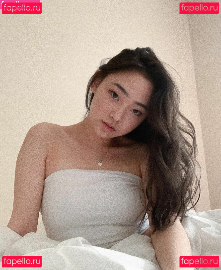 Esther Lee / esblee / esblee2 / goodie_isabelle Onlyfans Photo Gallery 