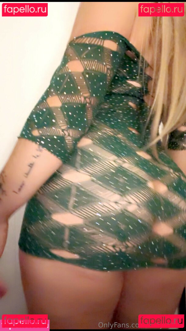 emily.calver / nzemily Onlyfans Photo Gallery 