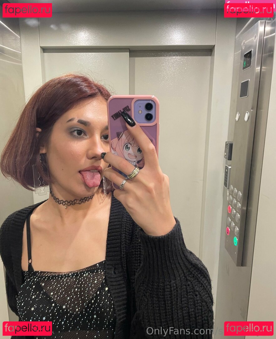 sweetleyaa / sweetlypetite_alex Onlyfans Photo Gallery 