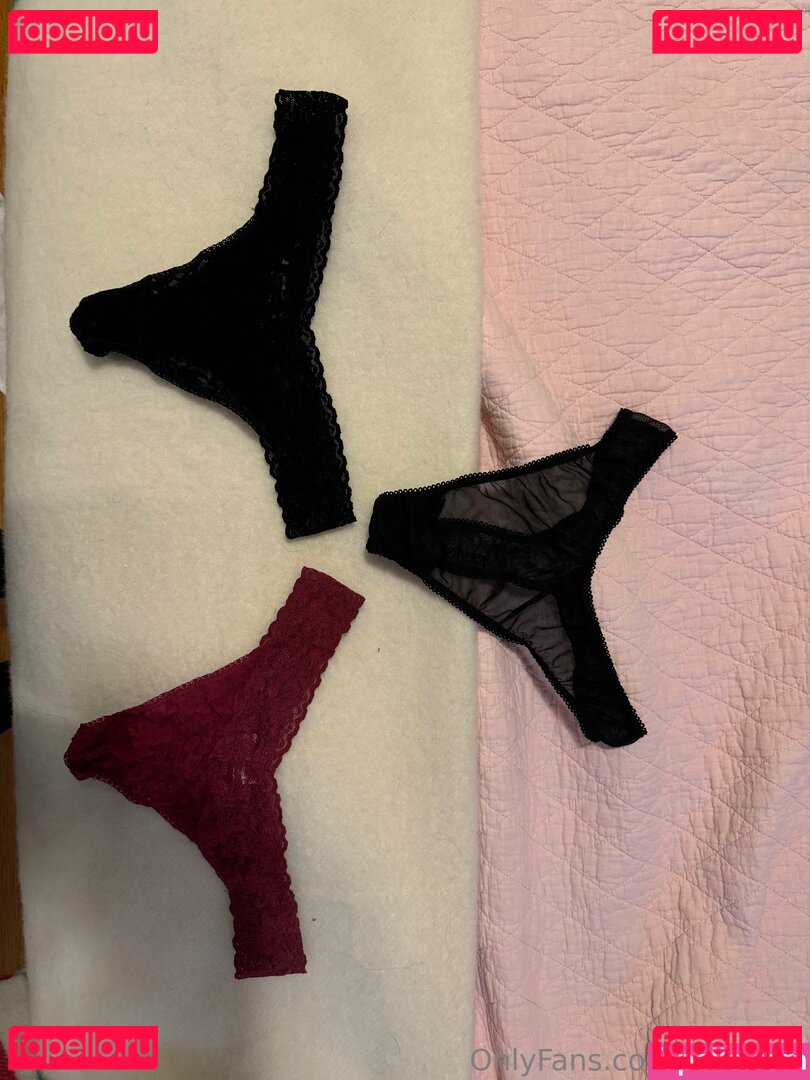 Thongria / Zoë Ligon Onlyfans Photo Gallery 