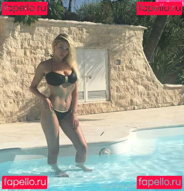 goldenmonkeyyoga / yogatrainervip Onlyfans Photo Gallery 