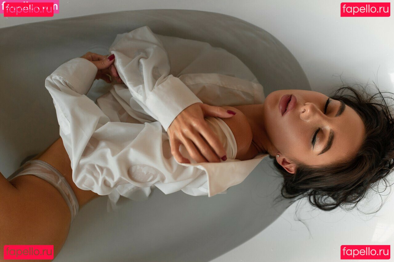 NessiBlack / NessiQ / innsee.md Onlyfans Photo Gallery 