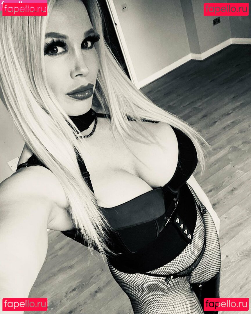 bjoyfree / rebeccamorefree Onlyfans Photo Gallery 