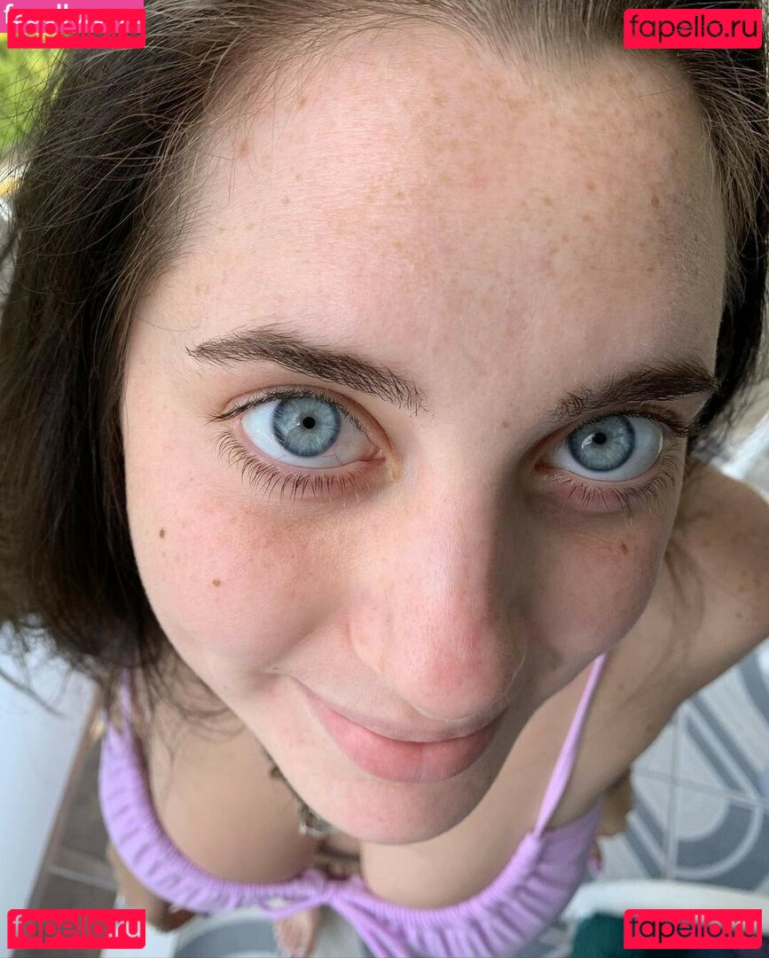 Heidi Gebhard / heidigeb / heidigreytv / heidiigeb Onlyfans Photo Gallery 