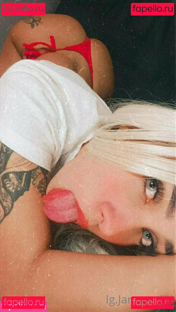 alinacollins / its.alinacollins Onlyfans Photo Gallery 