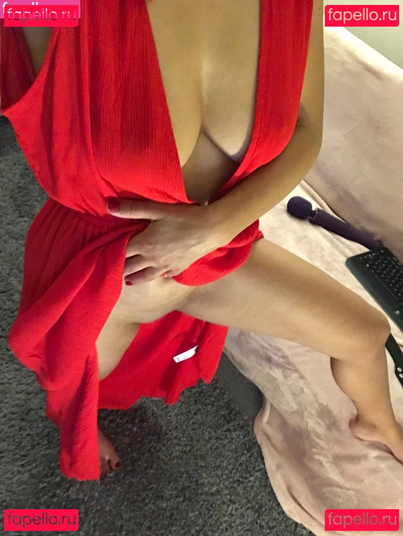 Leyla / https: / leyla.luxxx / repressed-princess Onlyfans Photo Gallery 