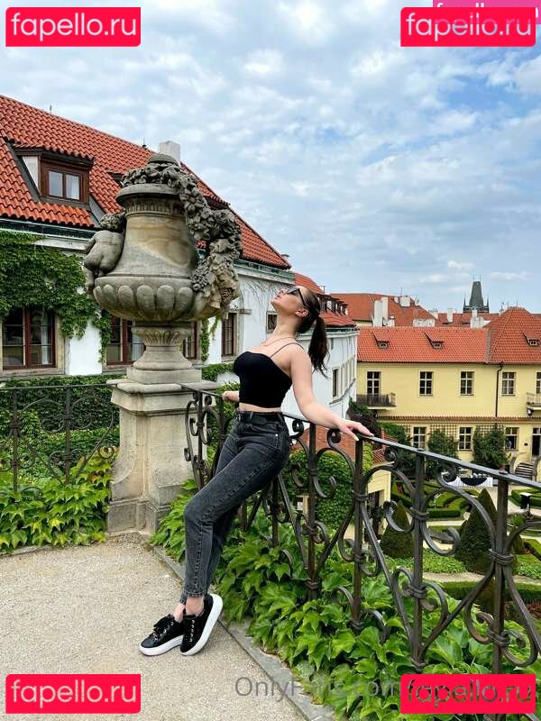 Leyla / https: / leyla.luxxx / repressed-princess Onlyfans Photo Gallery 