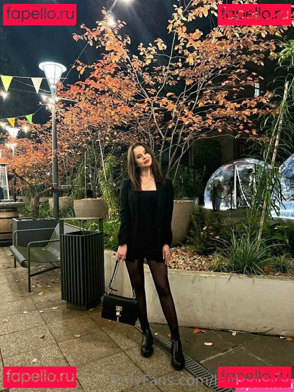 Leyla / https: / leyla.luxxx / repressed-princess Onlyfans Photo Gallery 