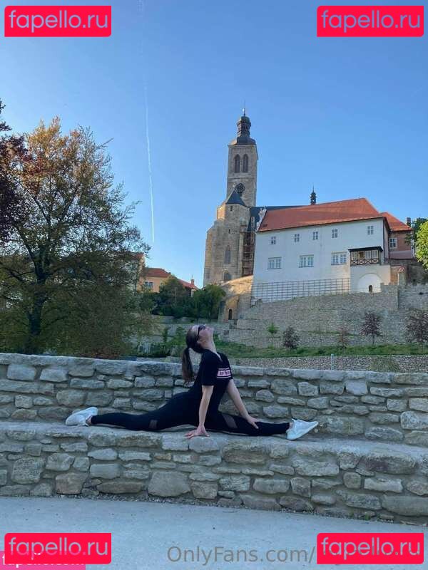 Leyla / https: / leyla.luxxx / repressed-princess Onlyfans Photo Gallery 