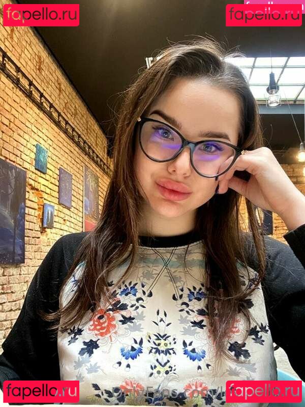 Leyla / https: / leyla.luxxx / repressed-princess Onlyfans Photo Gallery 