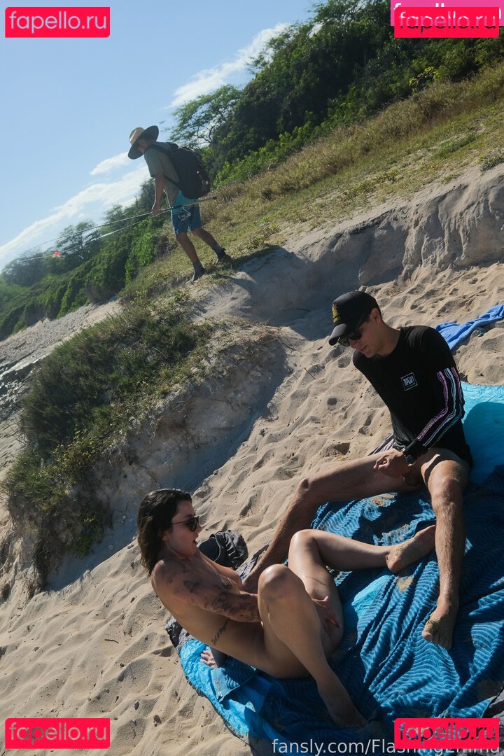 FlashingEmma / flashing_emma Onlyfans Photo Gallery 