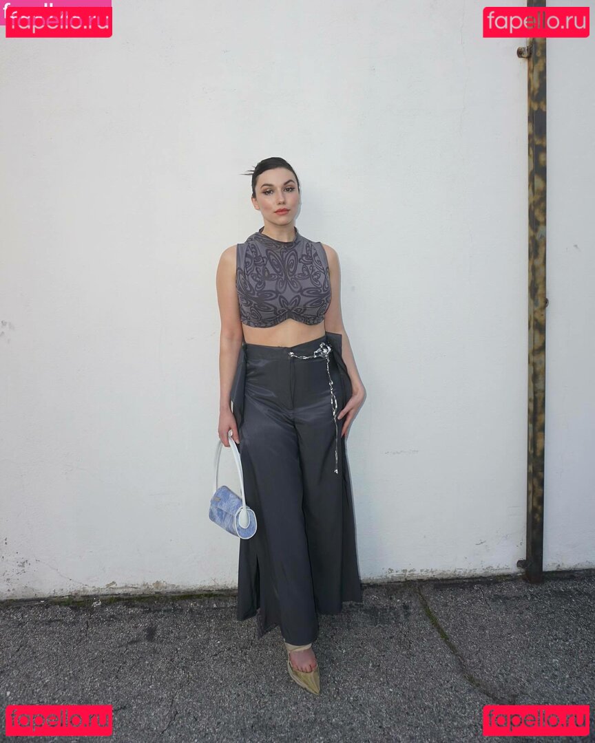 Fulton / Grace Caroline Currey / smoregrace Onlyfans Photo Gallery 