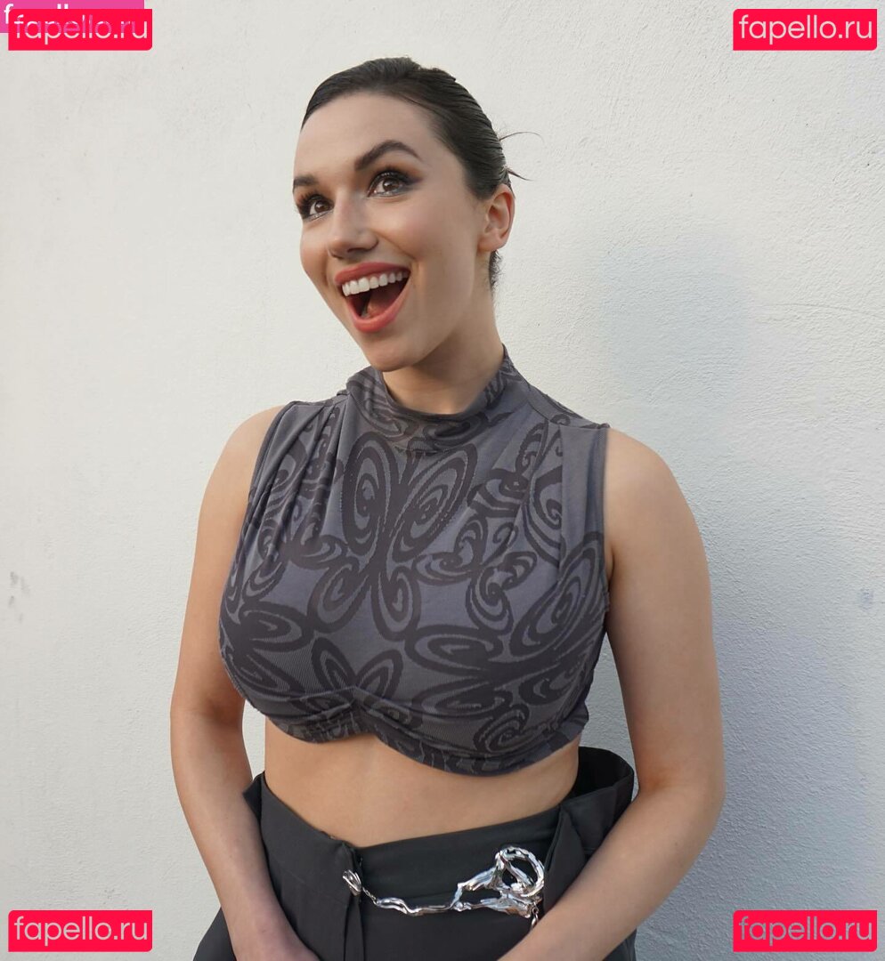 Fulton / Grace Caroline Currey / smoregrace Onlyfans Photo Gallery 