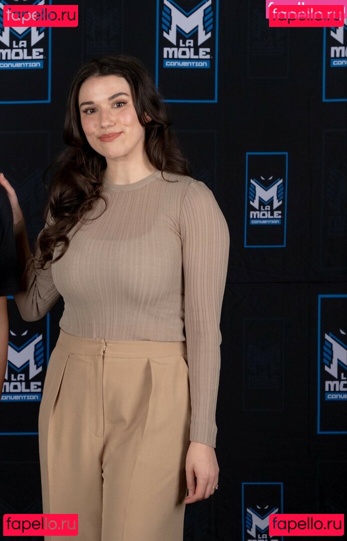 Fulton / Grace Caroline Currey / smoregrace Onlyfans Photo Gallery 