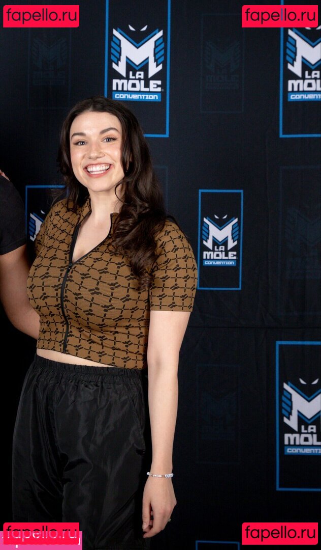 Fulton / Grace Caroline Currey / smoregrace Onlyfans Photo Gallery 