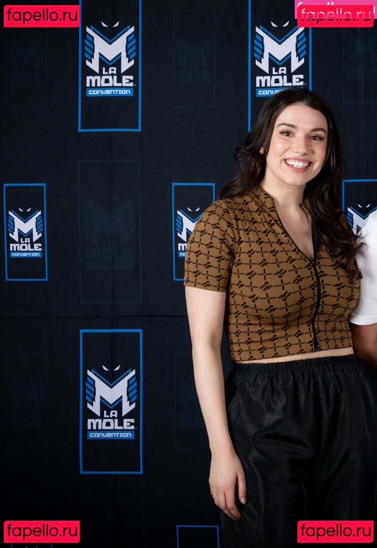 Fulton / Grace Caroline Currey / smoregrace Onlyfans Photo Gallery 