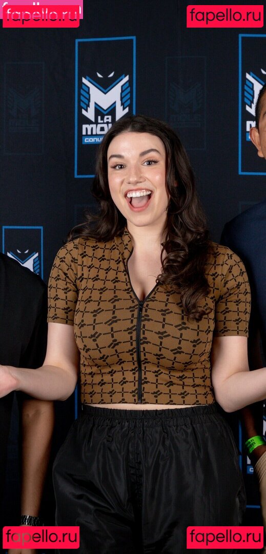 Fulton / Grace Caroline Currey / smoregrace Onlyfans Photo Gallery 