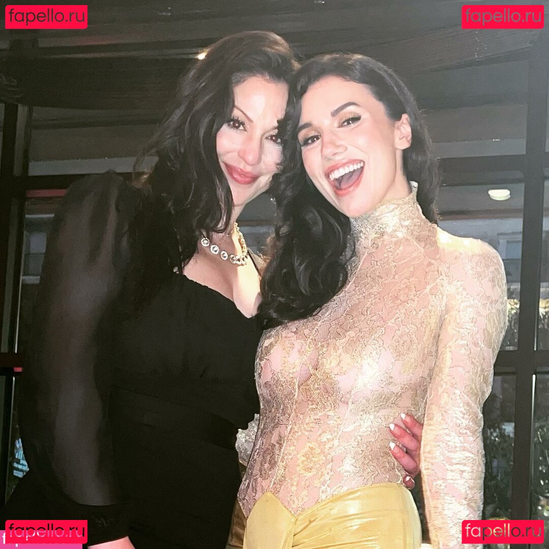 Fulton / Grace Caroline Currey / smoregrace Onlyfans Photo Gallery 