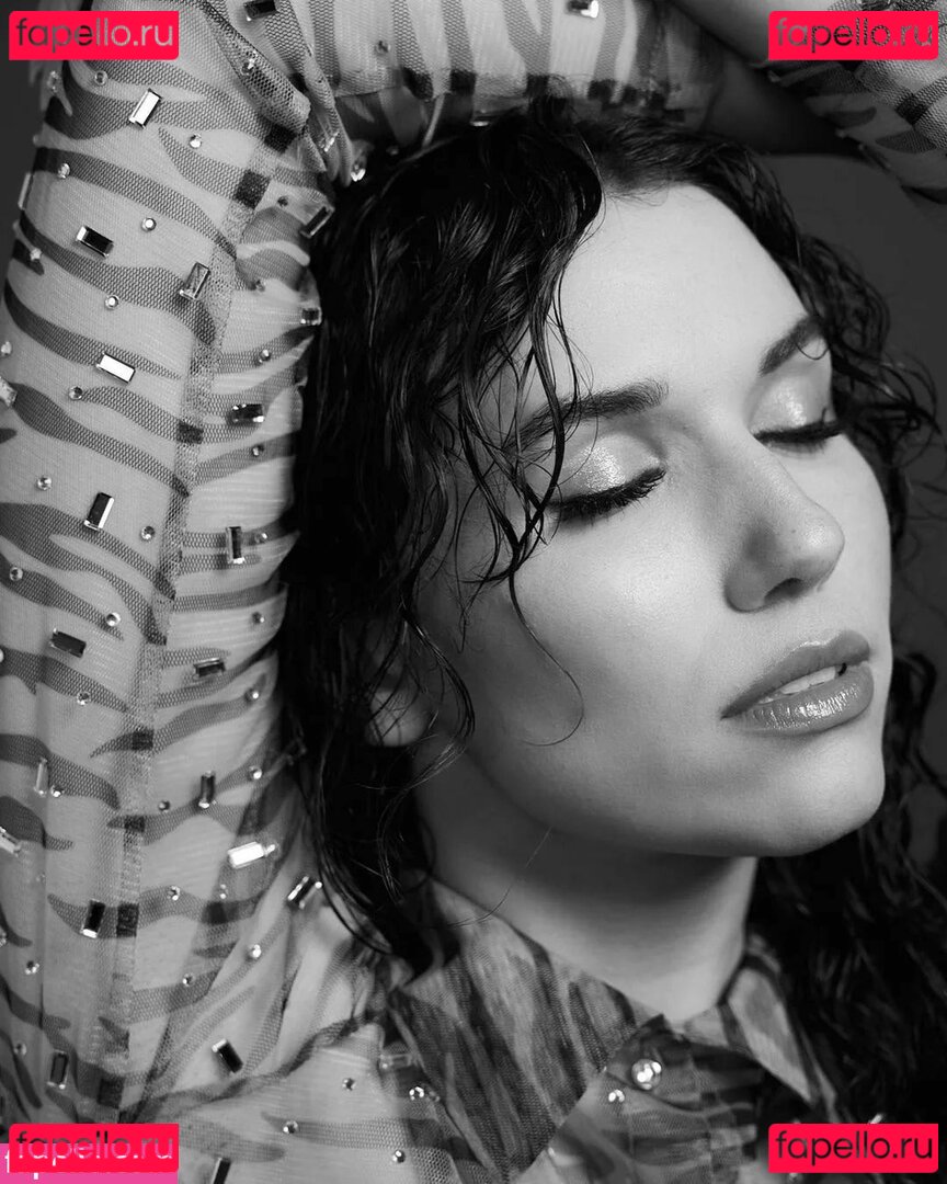 Fulton / Grace Caroline Currey / smoregrace Onlyfans Photo Gallery 