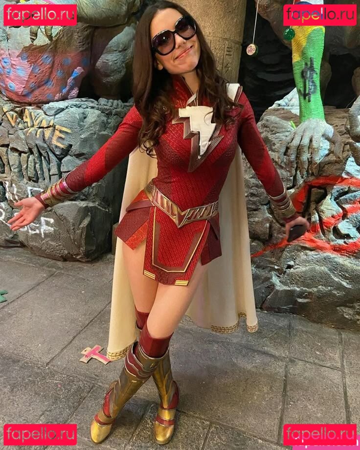 Fulton / Grace Caroline Currey / smoregrace Onlyfans Photo Gallery 