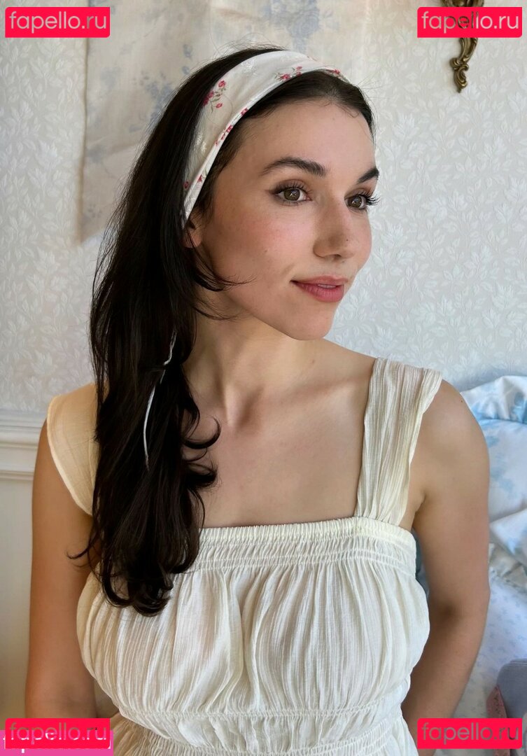 Fulton / Grace Caroline Currey / smoregrace Onlyfans Photo Gallery 