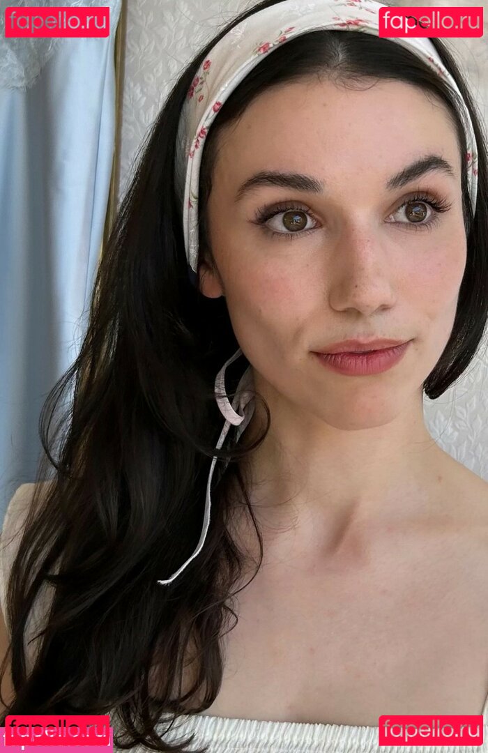 Fulton / Grace Caroline Currey / smoregrace Onlyfans Photo Gallery 