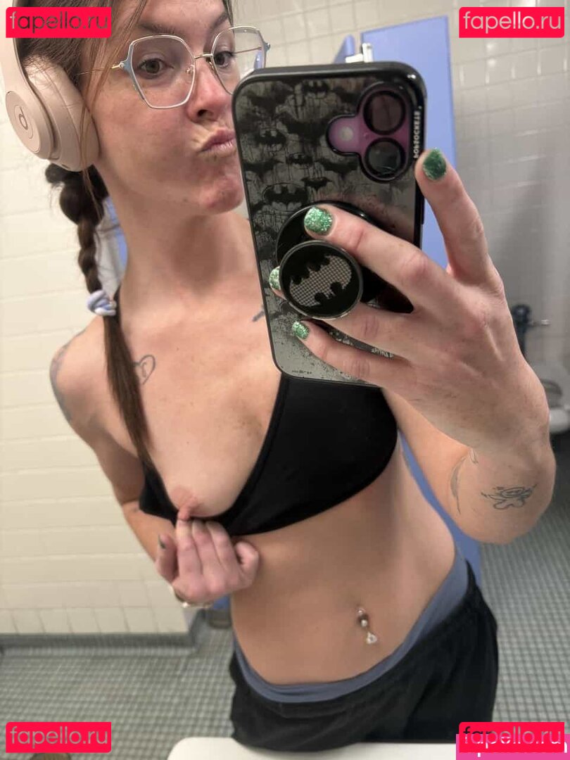 Batmanduh / inside_thebatcave / therealbatmanduhx Onlyfans Photo Gallery 