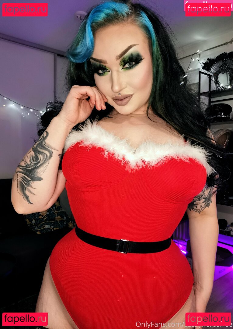 novathenerdfree / nowayitsmeaghan Onlyfans Photo Gallery 