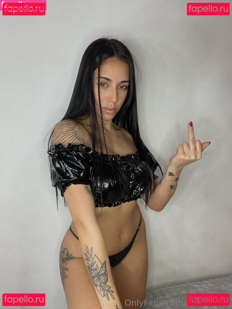 shaeanitta / thesinittaofficial Onlyfans Photo Gallery 