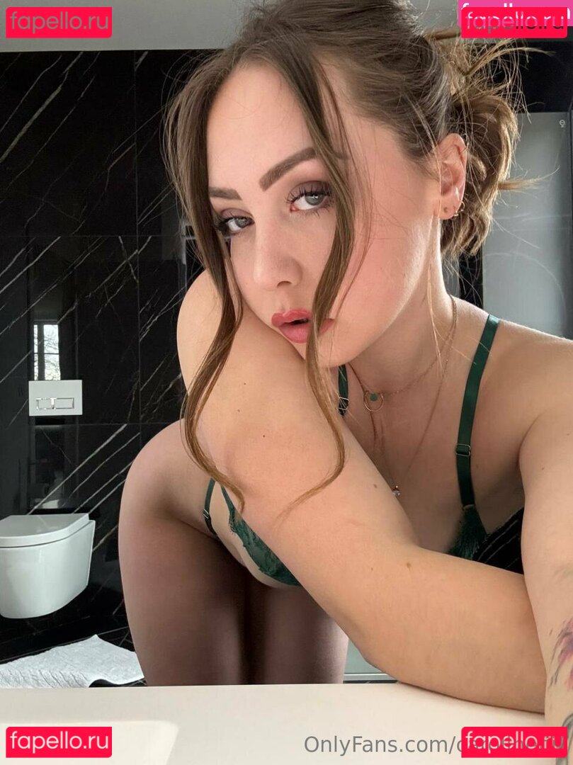 carolinefeit / carolinefiit Onlyfans Photo Gallery 