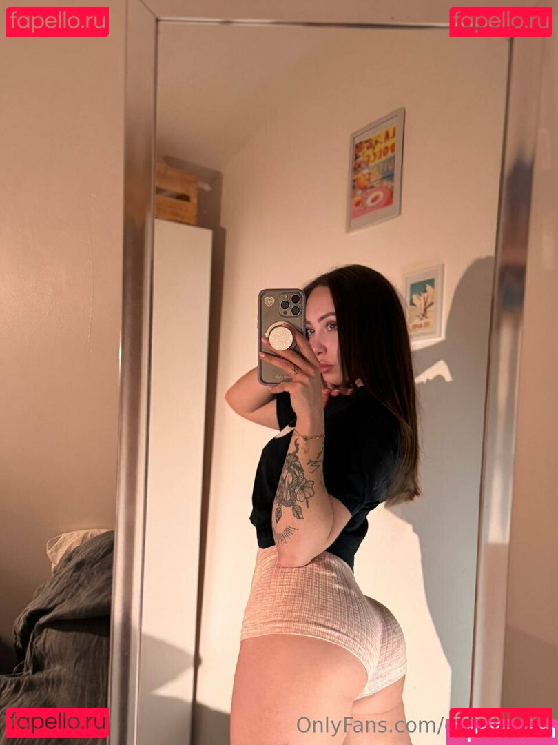 carolinefeit / carolinefiit Onlyfans Photo Gallery 