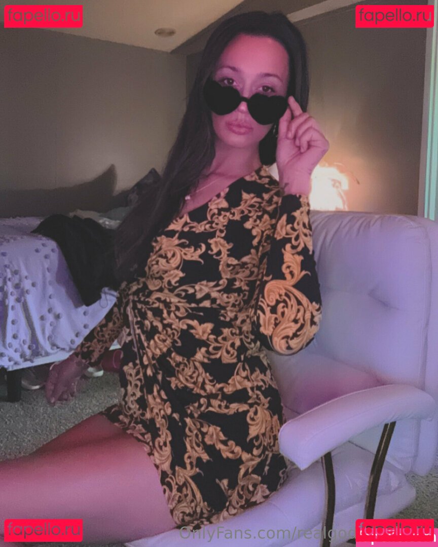 realgoddessgirl / realgoddessholly Onlyfans Photo Gallery 