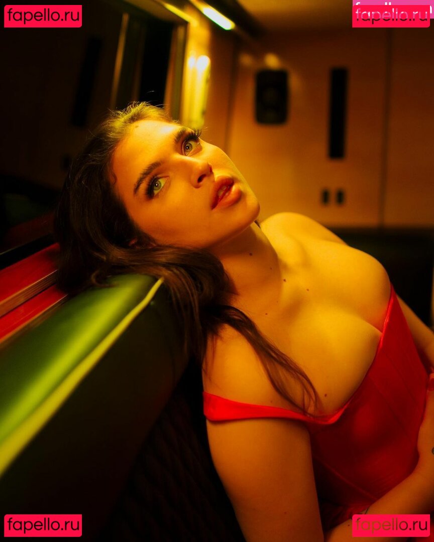 Mae Muller / maemuller Onlyfans Photo Gallery 