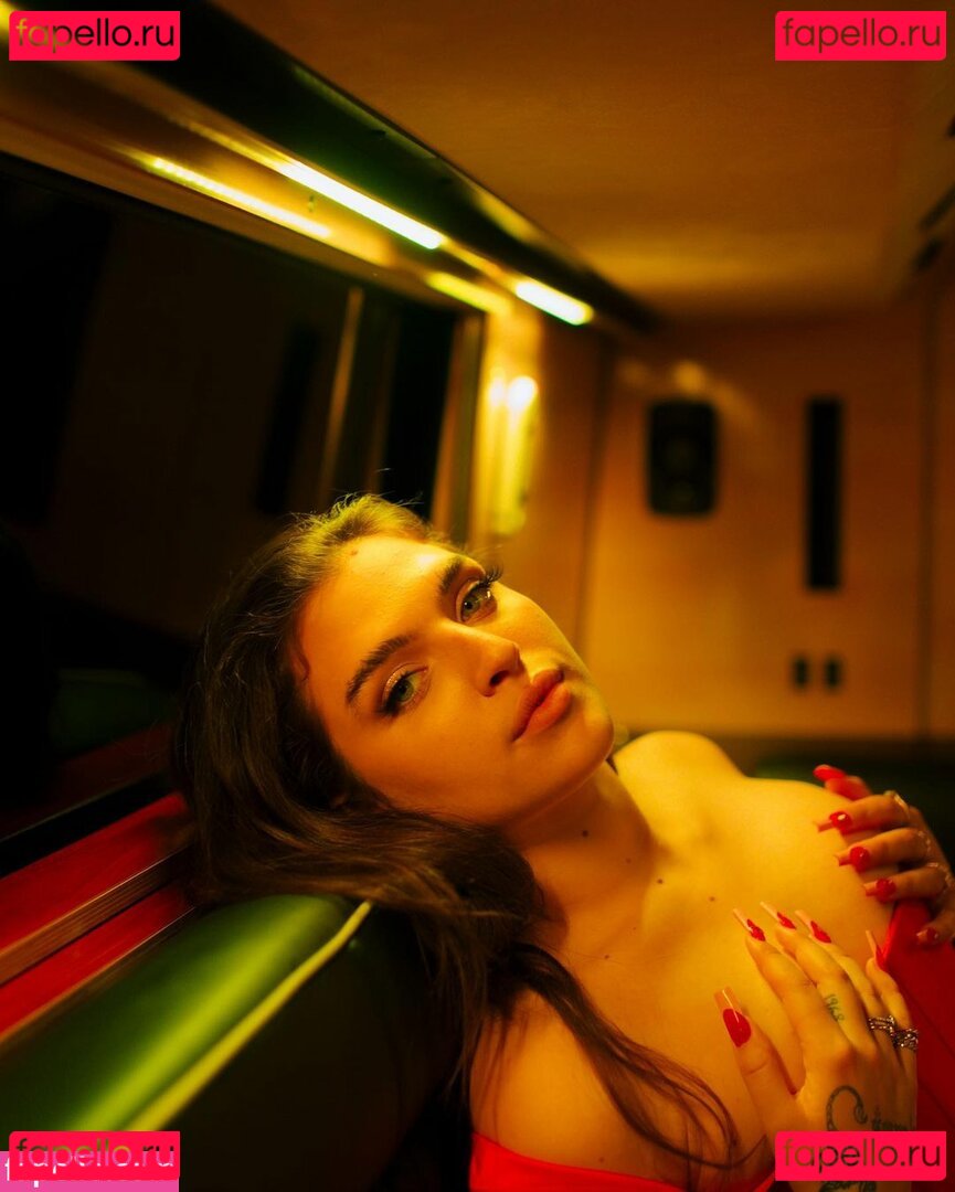 Mae Muller / maemuller Onlyfans Photo Gallery 