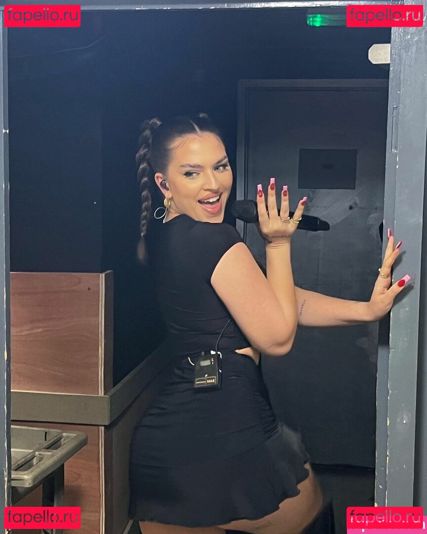 Mae Muller / maemuller Onlyfans Photo Gallery 