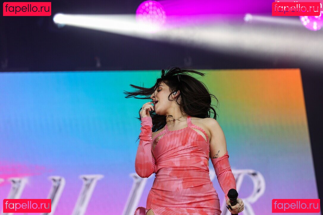 Mae Muller / maemuller Onlyfans Photo Gallery 