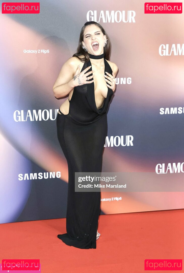 Mae Muller / maemuller Onlyfans Photo Gallery 